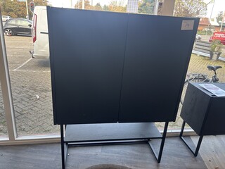 Kast Carving Xoon, Zwart